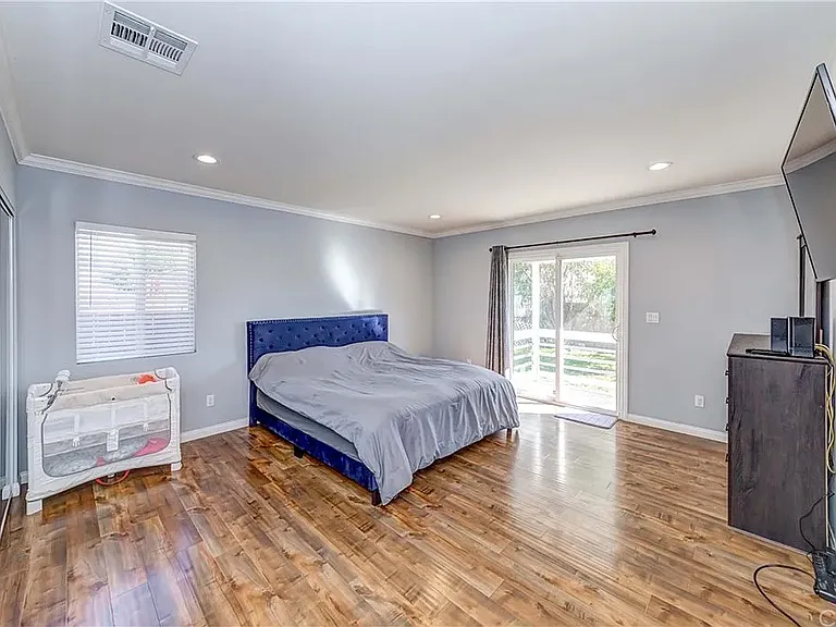 6528 Beeman Ave — Photo 8