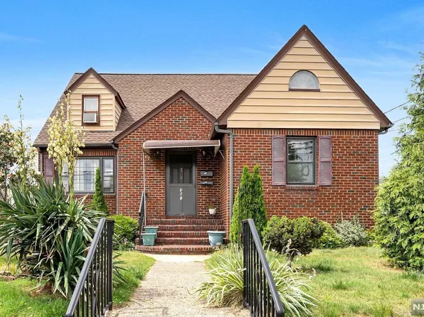 361 Outwater Ln, Saddle Brook, NJ 07663