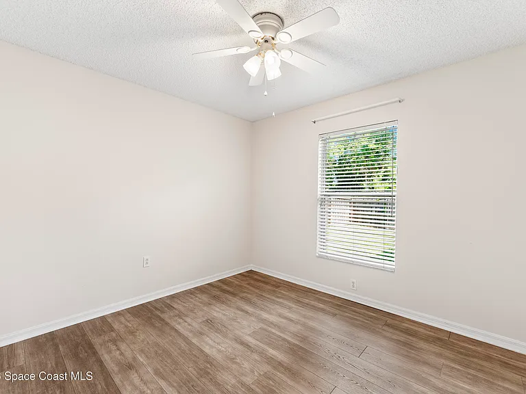 1324 Mandys Ct — Photo 16