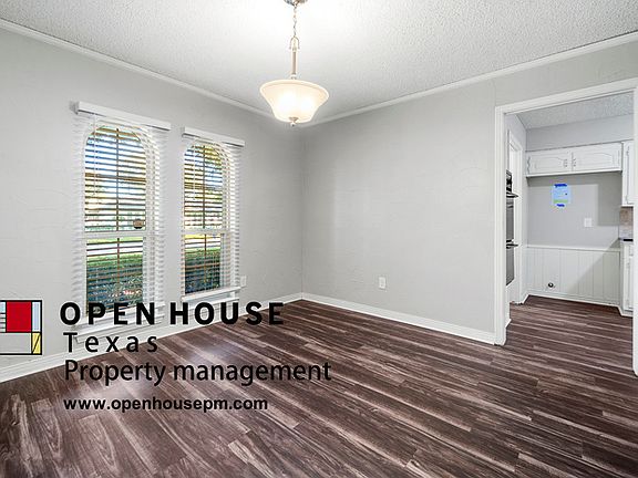 2nd image of 2209 Newcastle Cir