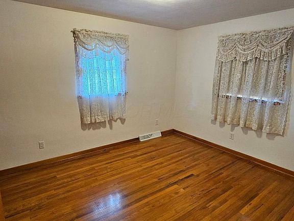 5th image of 823 Wayne Dr