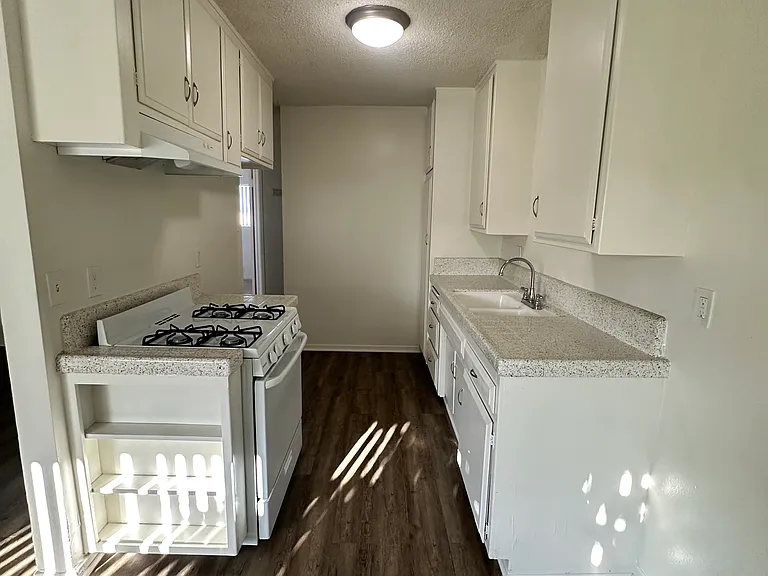 Pampas Lane Apartments — Photo 8