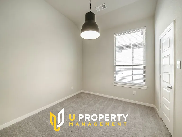 1113 Sheldon Dr — Photo 7