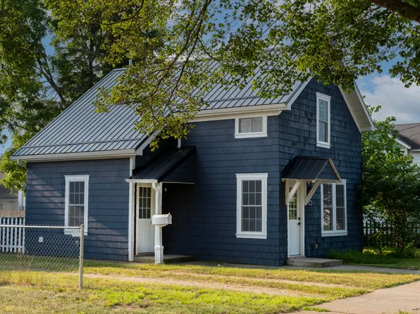 15 S State St, Niles, MI 49120