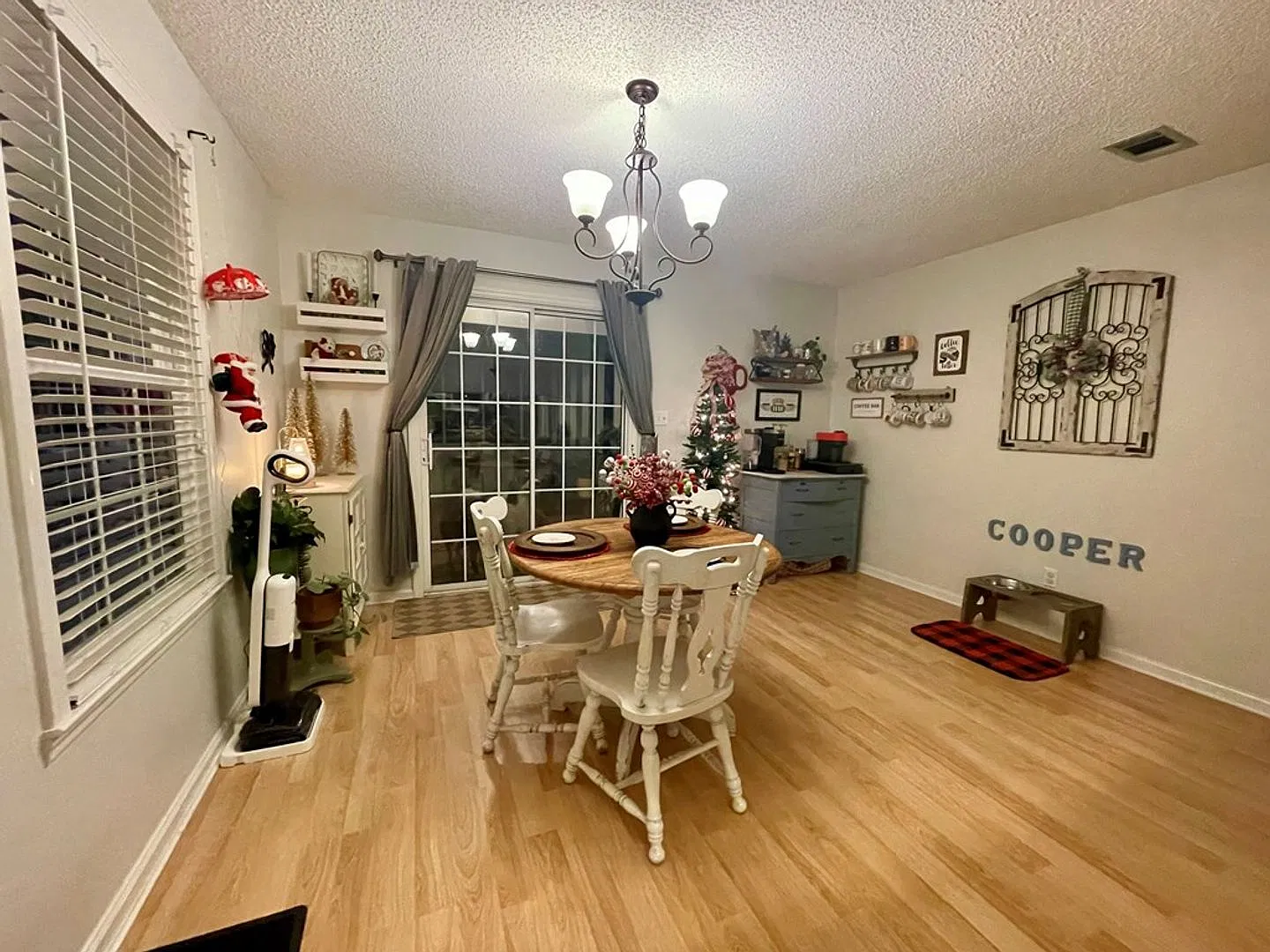 Spacious 3BR/2BA Home with Split-Bedroom Layout & 2-Car Garage — Photo 4