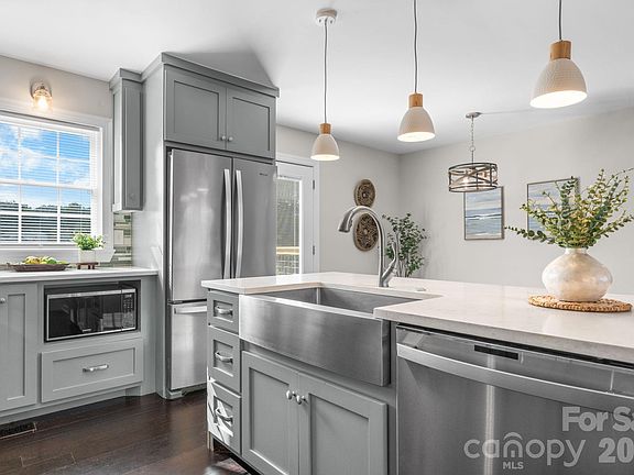 4th image of 4889 Carpenter Rd