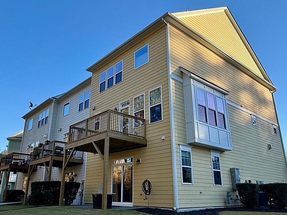 3rd image of 634 Edgewater Ridge Ct