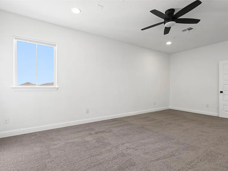 20700 Matts Cv — Photo 27
