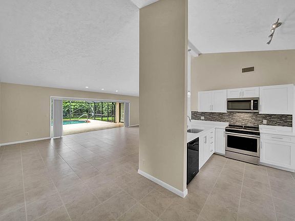 3rd image of 4916 SW Bimini Cir S
