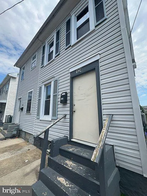 124 Ray St