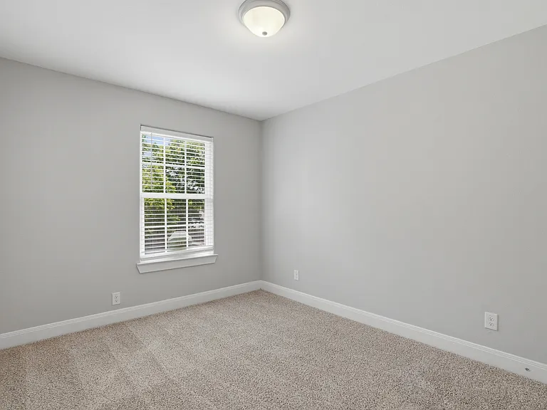 1022 W Shepherd St — Photo 18