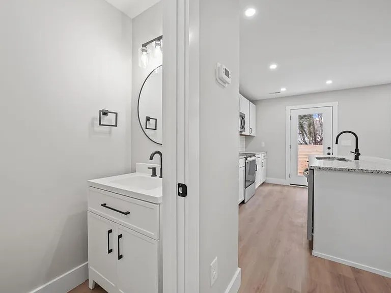 116 Shipman Dr NE — Photo 8