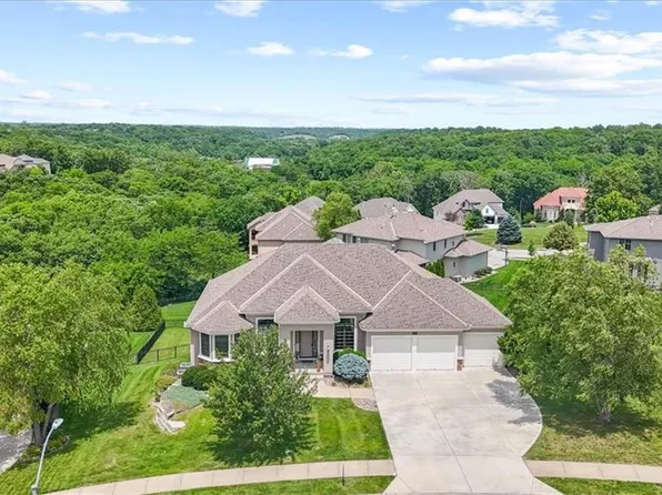 2720 NW Thoreau Dr, Lees Summit, MO 64081