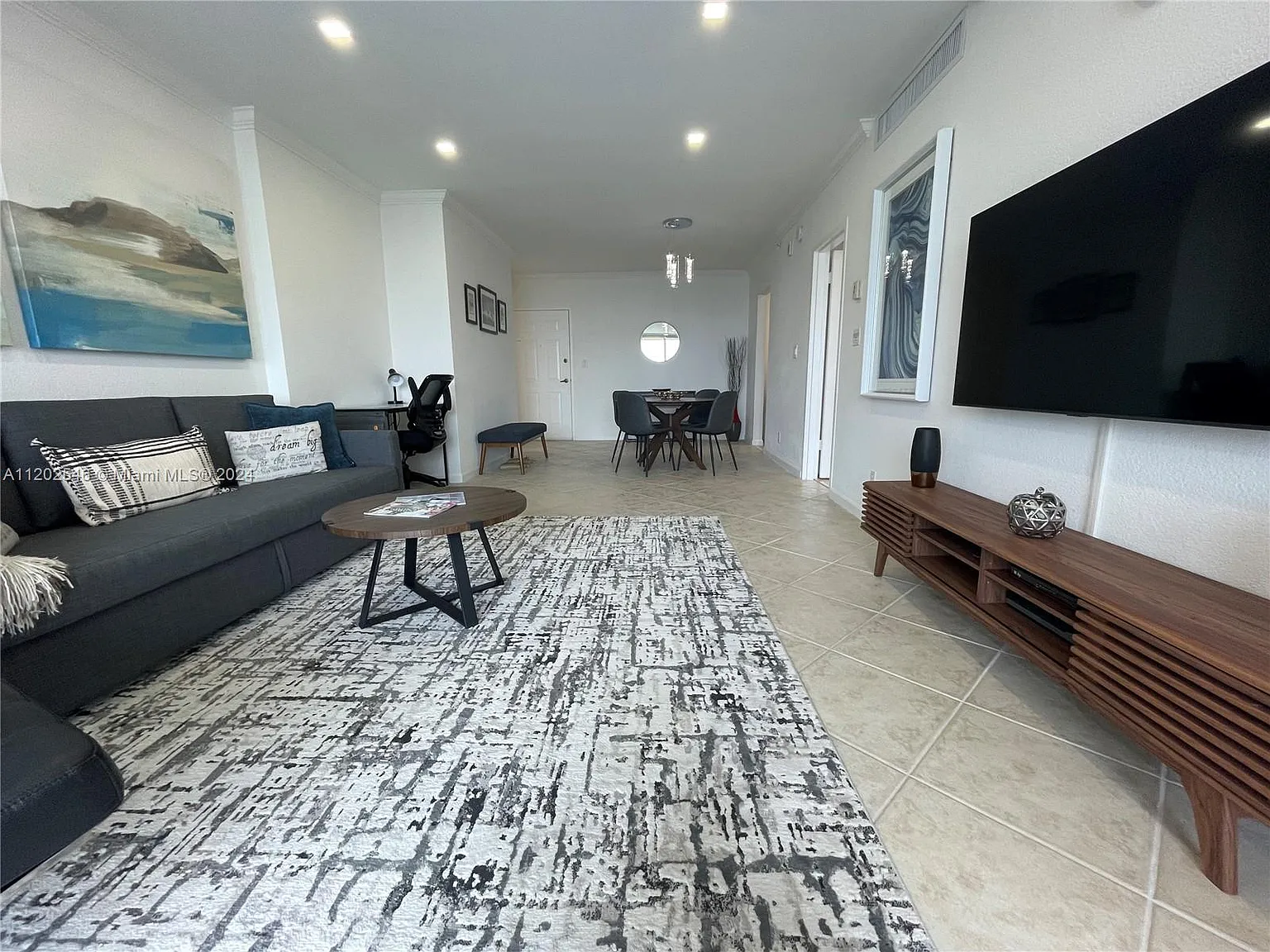 Wave Condo — Photo 2