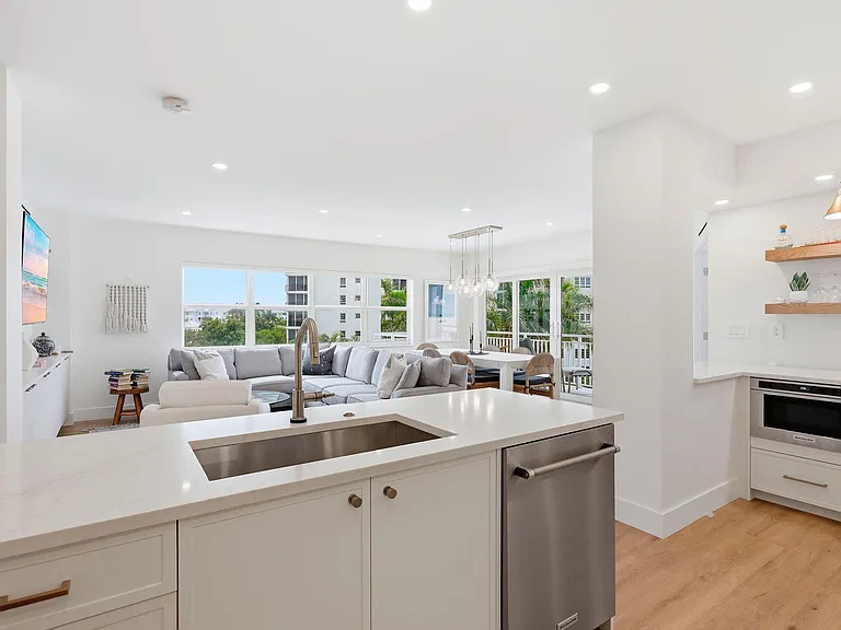 1000 Lowry St #4F — Photo 17