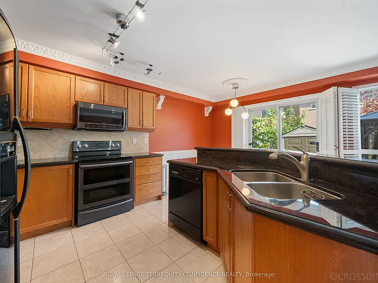 131 Laurelhurst Cres — Photo 10