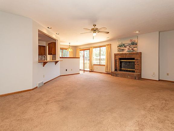 2nd image of 1000 Valley Creek Dr