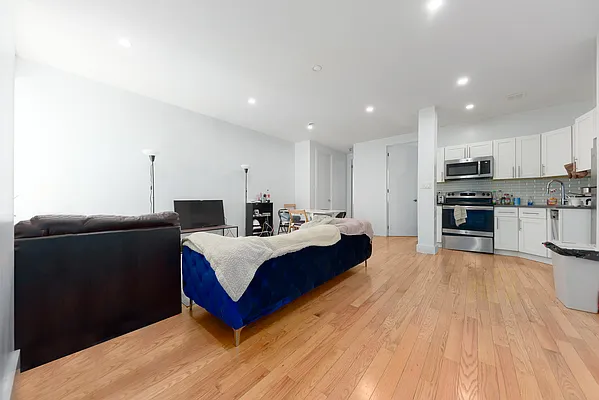 Rented by The Syper Group | media 6