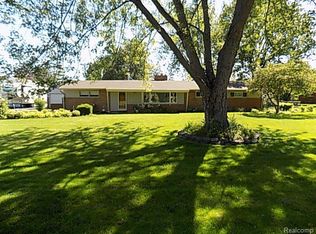 234 Belhaven Dr, Troy, MI 48085