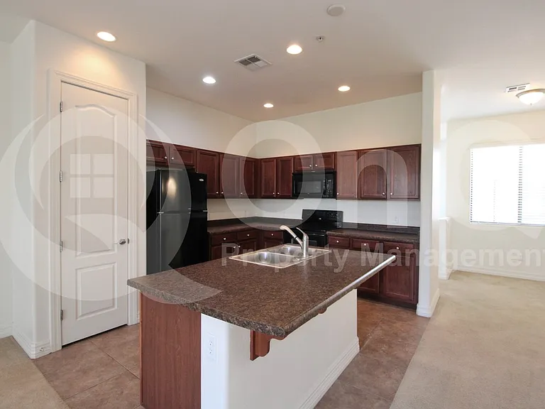 1456 E 9th St #216 — Photo 4
