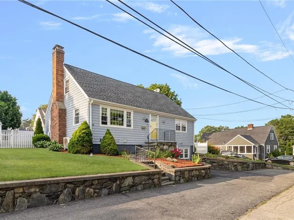 1 Adelaide Ave, Bristol, RI 02809