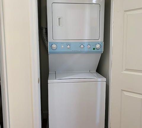 Washer/Dryer - Full Size - in Closet - Dryer Vented Outside