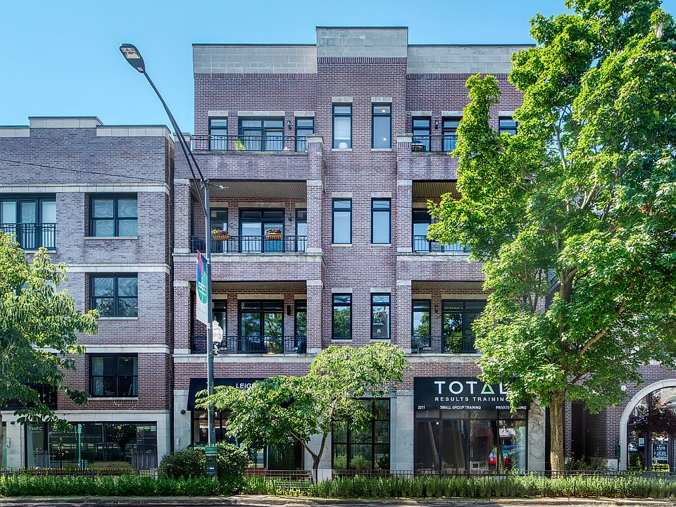 1st image of 2211 W Roscoe St APT 4W