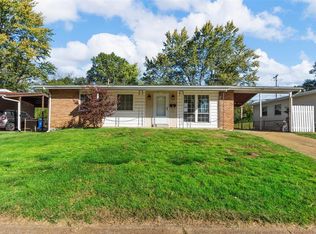 1015 Saint Anthony Ln, Florissant, MO 63033