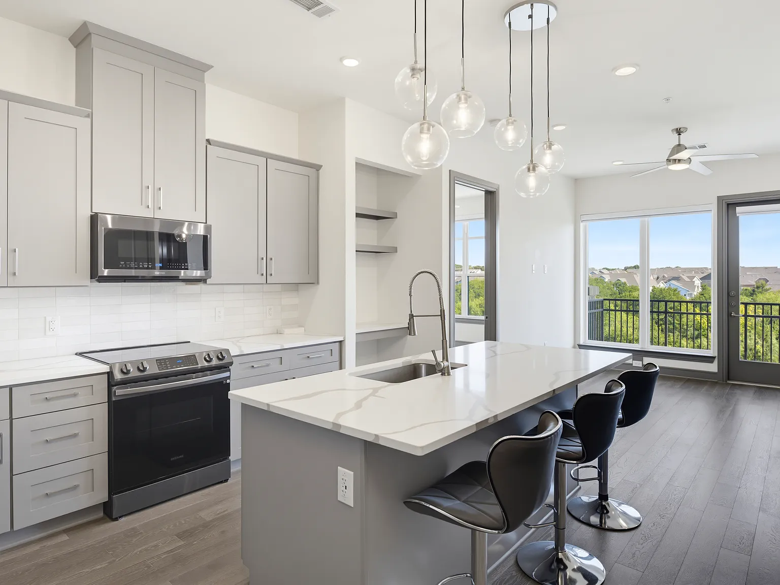 2 bed, 1151 sqft, $2,100 — Photo 1