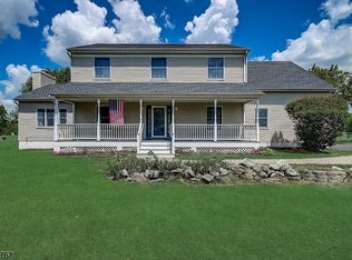 16 Quarry Rd, Stewartsville, NJ 08886