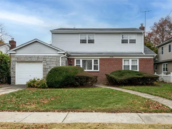 556 Jackson Street, Baldwin, NY 11510