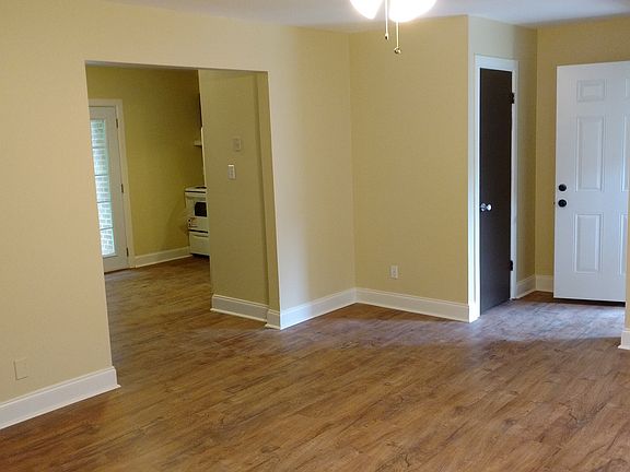 3rd image of 2805 Pine Dr NE