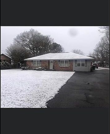 2nd image of 1726 Pinewood Rd