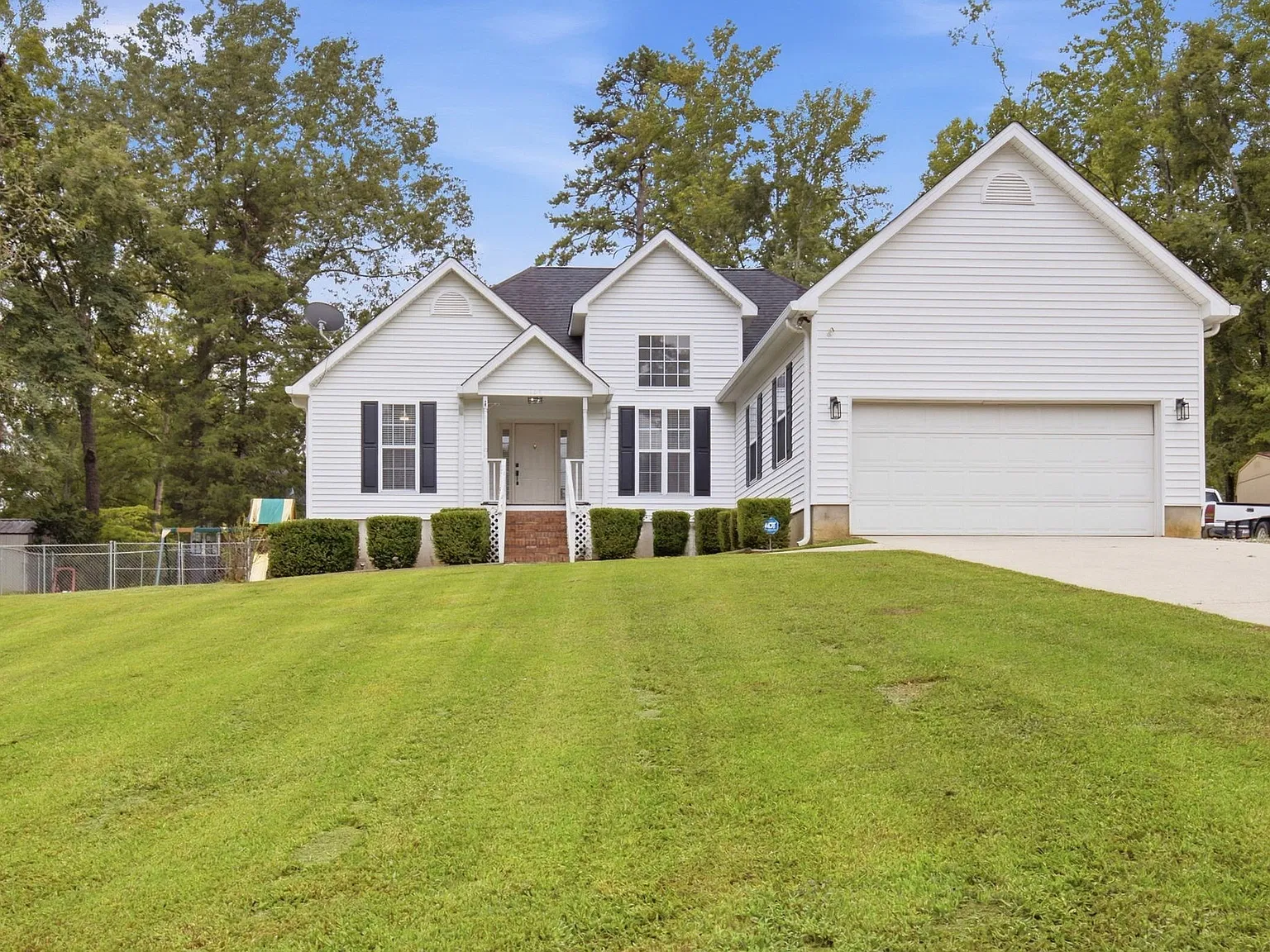 3 bed, 1454 sqft, $2,200 — Photo 3