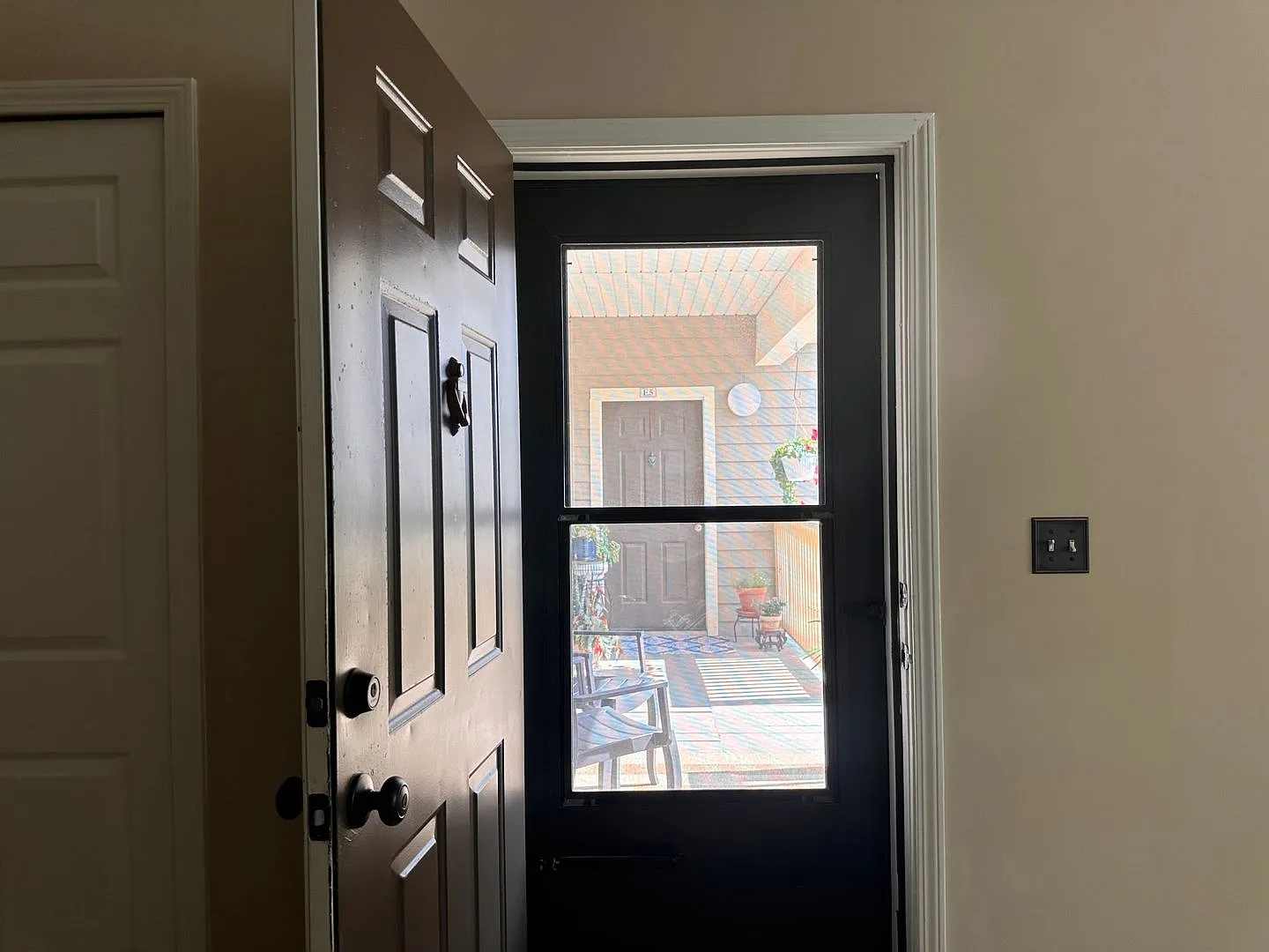 Gated Community, Luxurious Heated Pool — Photo 4