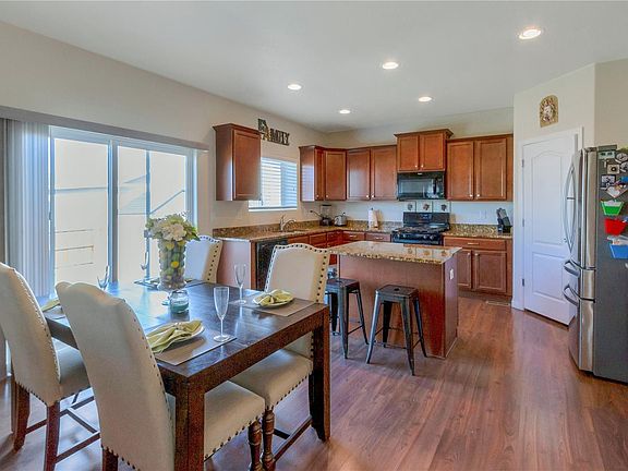 5th image of 9537 Dahlia Ln