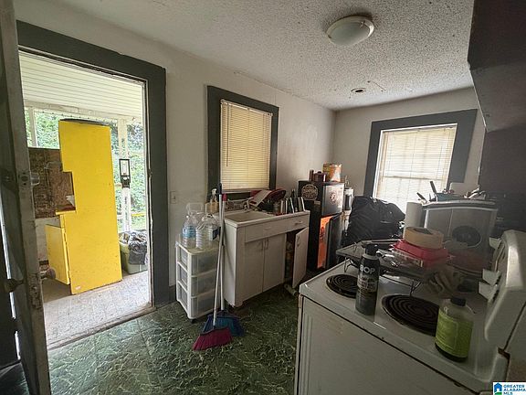 5th image of 1112 Oldfield Rd