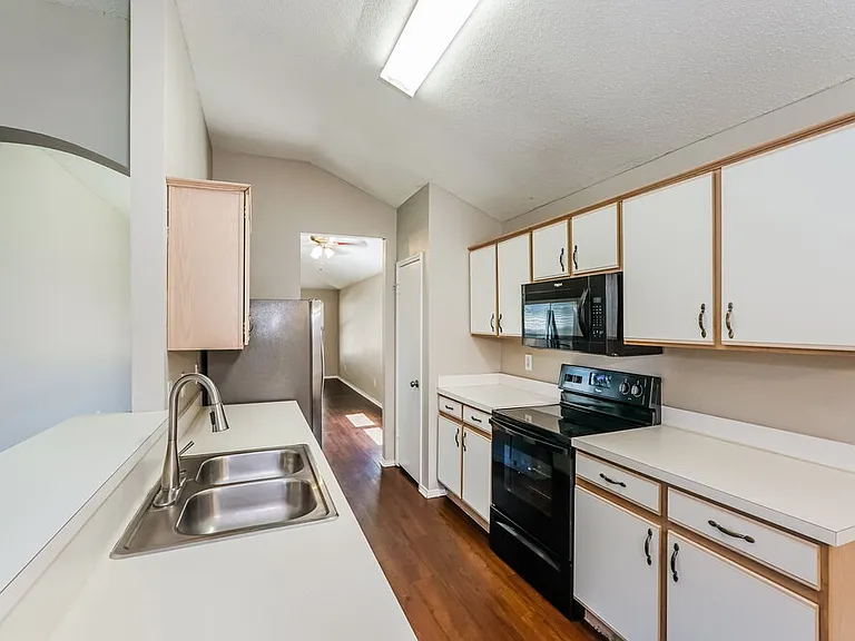 317 Taylor St — Photo 7