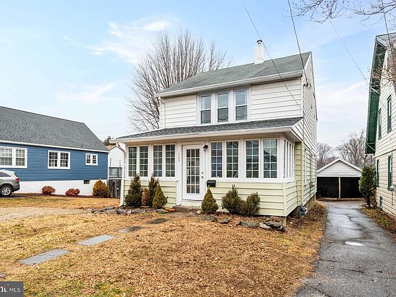 3rd image of 209 Willow Rd