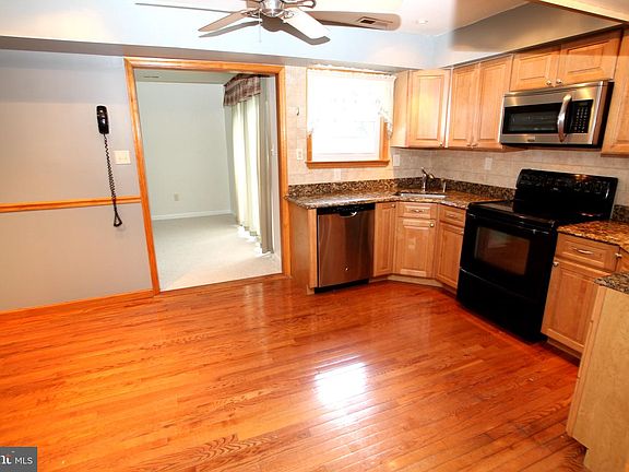 5th image of 235 Burgundy Ln