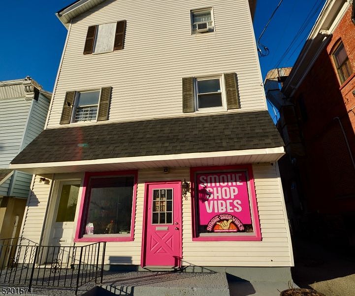 1st image of 8 Newton Ave