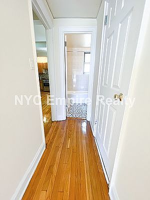 5th image of 301 E 38th St APT 17A