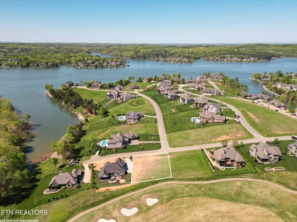 717 Starboard Dr, Lenoir City, TN 37772