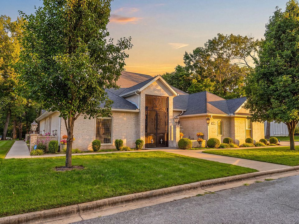 1st image of 400 Loganberry Road