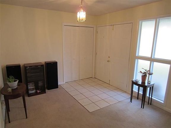 3rd image of 2512 Waldemar Ln