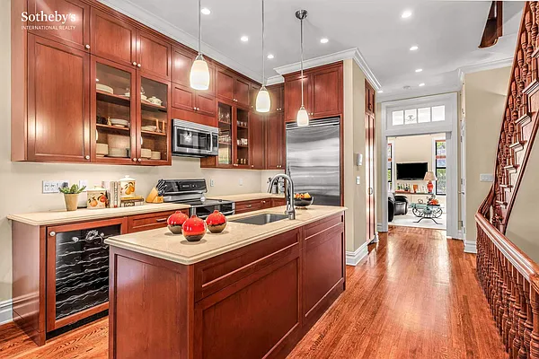 Sold by Sotheby's International Realty | media 4