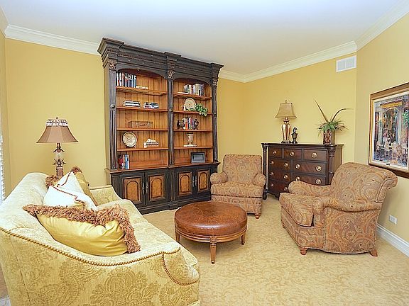 5th image of 2211 Glouceston Ln