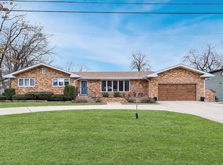 12401 S 68th Ct, Palos Heights, IL 60463