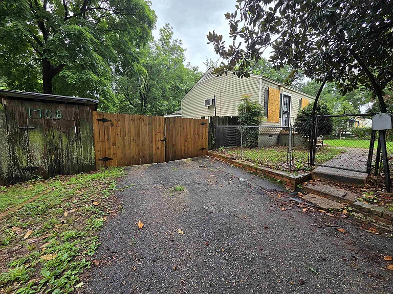 1706 Echles St — Photo 22