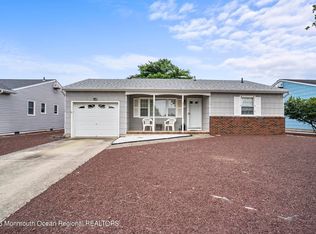 14 Oakfield Rd, Toms River, NJ 08757